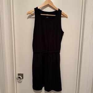 Lou & Grey Black Sleeveless Midi Drawstring Dress